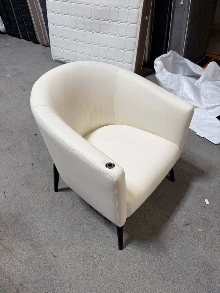 Power Lounge Chairs