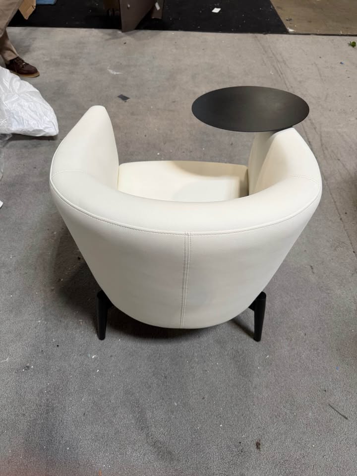 Power Lounge Chairs